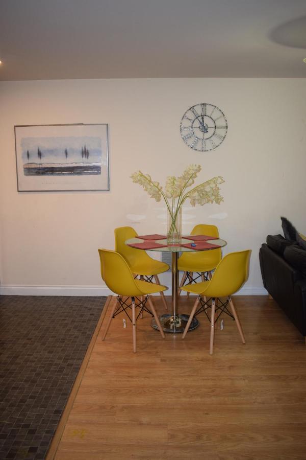 2 Bedroom & 2 Bathroom Apartment - Tca58 Watford  Exterior foto